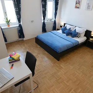 Yeshello Near Station Вена